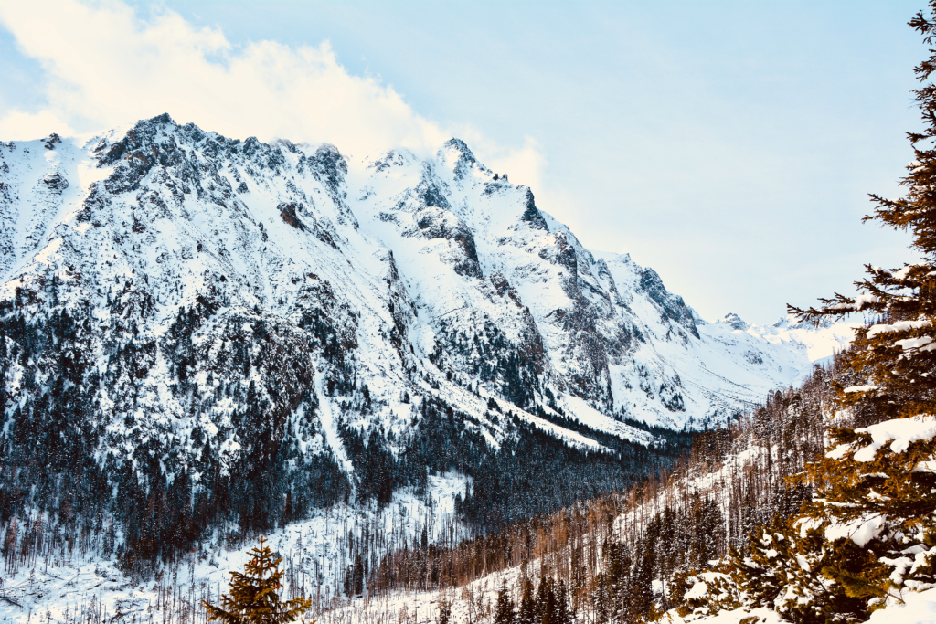 Najlepsze szlaki turystyczne w Tatrach, które musisz odkryć